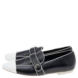 مملوكة مسبقًا حذاء لوفرز شانيل سليب أون غطاء مقدمة سي سي جلد أبيض/ أسود مقاس 37