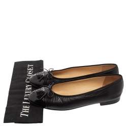 مملوكة مسبقًا Chanel Black Leather And Patent CC Cap-Toe Bow Ballet Flats Size 37.5