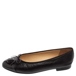 مملوكة مسبقًا Chanel Black Leather And Patent CC Cap-Toe Bow Ballet Flats Size 37.5