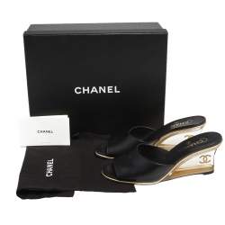 مملوكة مسبقًا Chanel Black Leather CC Slide Wedge Sandals Size 39.5