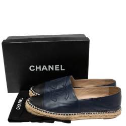 مملوكة مسبقًا Chanel Navy Blue/Black Leather CC Cap-Toe Flat Espadrilles Size 41