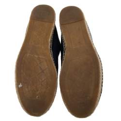 مملوكة مسبقًا Chanel Navy Blue/Black Leather CC Cap-Toe Flat Espadrilles Size 41