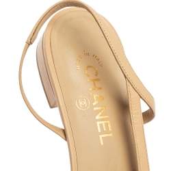 مملوكة مسبقًا Chanel Beige/White Patent And Leather Cap Toe Slingback Sandals Size 41