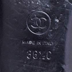 Pre Owned Chanel Black/White Patent Leather CC Camellia Flat Thong Sandals Size 36.5