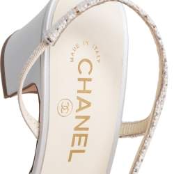 Pre Owned حذاء كعب عالي شانيل تويد وجلد أبيض/رصاصي بحزام للكاحل مقاس 39