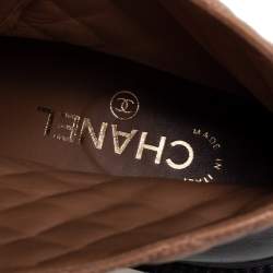 Pre Owned Chanel Brown/Black Quilted Leather CC Cap Toe Chain Link Logo Combat Boots Size 39.5