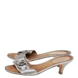 Pre Owned Chanel Silver Textured Leather CC Embellished Slide Sandals Size 37