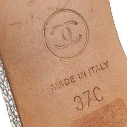 Pre Owned Chanel Silver Textured Leather CC Embellished Slide Sandals Size 37