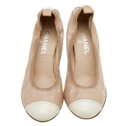 Pre Owned Chanel Beige/Cream Leather And Patent CC Cap Toe Scrunch Block Heel Pumps Size 40.5