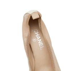 Pre Owned Chanel Beige/Cream Leather And Patent CC Cap Toe Scrunch Block Heel Pumps Size 40.5
