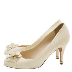 Pre Owned Chanel Cream Leather Camellia Cap Toe Pumps Size 40.5