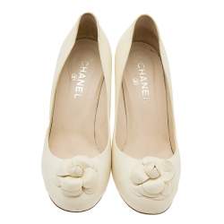 Pre Owned Chanel Cream Leather Camellia Cap Toe Pumps Size 40.5