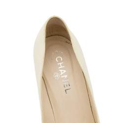 Pre Owned Chanel Cream Leather Camellia Cap Toe Pumps Size 40.5