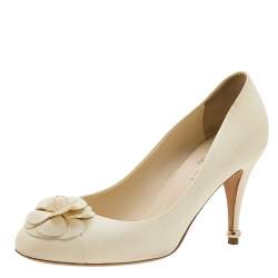 Pre Owned Chanel Cream Leather Camellia Cap Toe Pumps Size 40.5