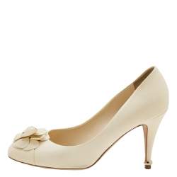 Pre Owned Chanel Cream Leather Camellia Cap Toe Pumps Size 40.5