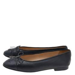 مملوكة مسبقًا Chanel Black Leather CC Cap Toe Bow Ballet Flats Size 39