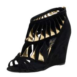 Buy designer Women's Shoes by chanel at The Luxury Closet.
