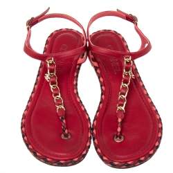 Pre Owned صندل إصبع شانيل جلد أحمر CC بسلسلة مقاس 38