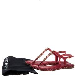 Pre Owned صندل إصبع شانيل جلد أحمر CC بسلسلة مقاس 38