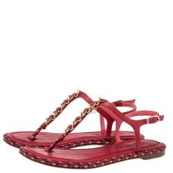 Pre Owned صندل إصبع شانيل جلد أحمر CC بسلسلة مقاس 38