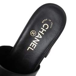 Pre Owned صندل سلايد شانيل جلد أسود مزخرف سي سي مقاس 40