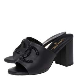 Pre Owned صندل سلايد شانيل جلد أسود مزخرف سي سي مقاس 40