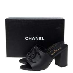 Pre Owned صندل سلايد شانيل جلد أسود مزخرف سي سي مقاس 40