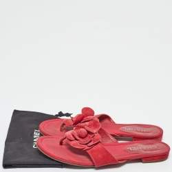 Pre Owned صندل إصبع شانيل كاميليا سويدي وردي مقاس 38