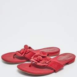 Pre Owned صندل إصبع شانيل كاميليا سويدي وردي مقاس 38