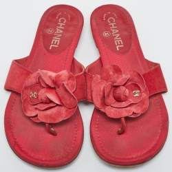 Pre Owned صندل إصبع شانيل كاميليا سويدي وردي مقاس 38