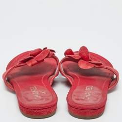 Pre Owned صندل إصبع شانيل كاميليا سويدي وردي مقاس 38