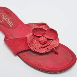 Pre Owned صندل إصبع شانيل كاميليا سويدي وردي مقاس 38