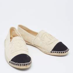 مملوكة مسبقًا حذاء فلات إسبادريل شانيل كانفاس أسود/أوف وايت مزين سي سي مقدمة سوداء مقاس 38