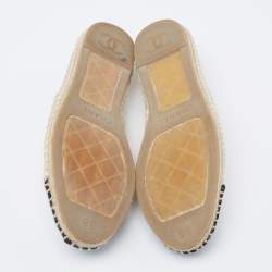 مملوكة مسبقًا حذاء فلات إسبادريل شانيل كانفاس أسود/أوف وايت مزين سي سي مقدمة سوداء مقاس 38