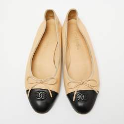 Pre Owned Chanel Beige/Black Leather CC Cap-Toe Bow Ballet Flats Size 41.5
