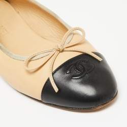Pre Owned Chanel Beige/Black Leather CC Cap-Toe Bow Ballet Flats Size 41.5