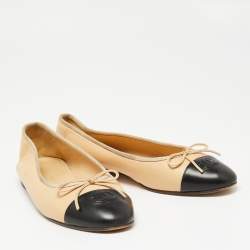 Pre Owned Chanel Beige/Black Leather CC Cap-Toe Bow Ballet Flats Size 41.5