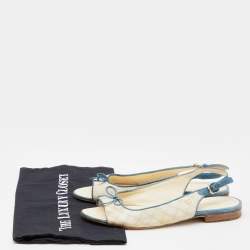 مملوكة مسبقًا Chanel Cream/Blue Leather And Canvas CC Bow Slingback Flat Sandals Size 39