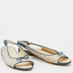 مملوكة مسبقًا Chanel Cream/Blue Leather And Canvas CC Bow Slingback Flat Sandals Size 39