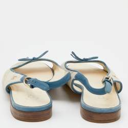 مملوكة مسبقًا Chanel Cream/Blue Leather And Canvas CC Bow Slingback Flat Sandals Size 39