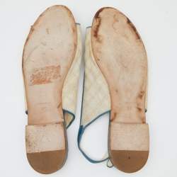 مملوكة مسبقًا Chanel Cream/Blue Leather And Canvas CC Bow Slingback Flat Sandals Size 39