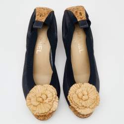 Pre Owned Chanel Navy Blue/Beige Leather And Raffia Camellia Scrunch Cork Block Heel Pumps Size 36.5