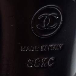 Pre Owned صندل شانيل جلد وسويدي ذهبي/أسود سير كاحل مقاس 38.5