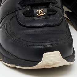 Pre Owned حذاء رياضي شانيل سي سي ساتان وجلد أسود عنق منخفض مقاس 37