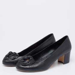 مملوكة مسبقًا Chanel Black Leather Camellia Block Heel Pumps Size 38.5