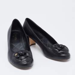مملوكة مسبقًا Chanel Black Leather Camellia Block Heel Pumps Size 38.5