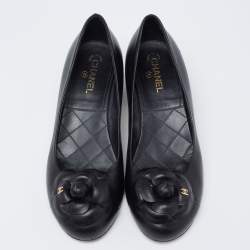 مملوكة مسبقًا Chanel Black Leather Camellia Block Heel Pumps Size 38.5