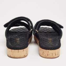 مملوكة مسبقًا صندل فلات شانيل جلد مبطن أسود بحبل شعار ماركة سي سي مقاس 38