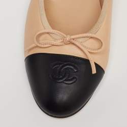 Pre Owned Chanel Beige/Black Leather CC Cap-Toe Bow Ballet Flats Size 41.5