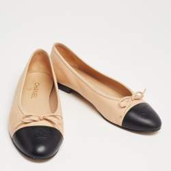 Pre Owned Chanel Beige/Black Leather CC Cap-Toe Bow Ballet Flats Size 41.5